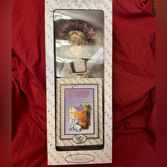 Heart strings Galleries Sweet Dreams Angel Doll by Artist Cindy McClure NIB Book - Picture 2 of 11